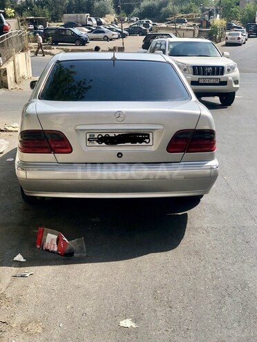 Mercedes E 270 2000, 359,000 km - 2.7 l - Bakı