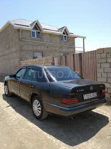 Mercedes E 200 1993, 544,160 km - 2.0 l - Qobustan