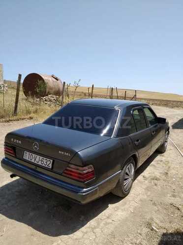 Mercedes E 200 1993, 544,160 km - 2.0 l - Qobustan