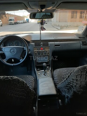 Mercedes E 200 1997, 320,000 km - 2.0 l - Bakı