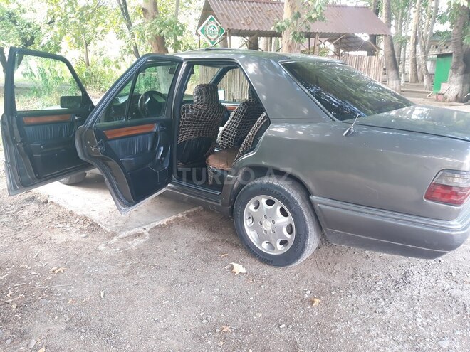 Mercedes  1993, 458,000 km - 2.0 л - Tovuz