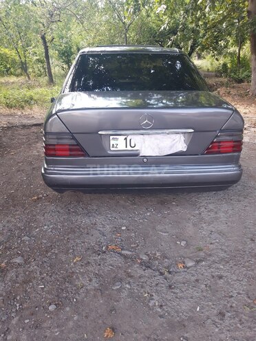 Mercedes  1993, 458,000 km - 2.0 л - Tovuz