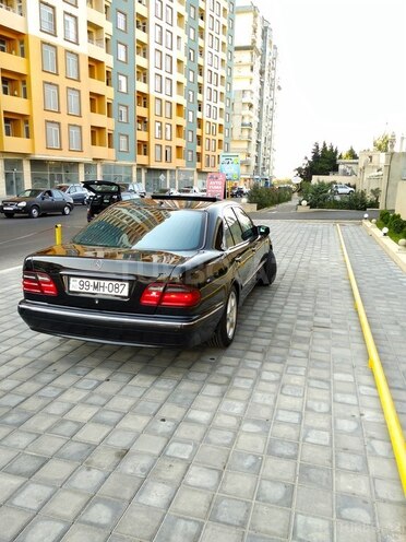 Mercedes E 270 2001, 322,000 km - 2.7 l - Bakı
