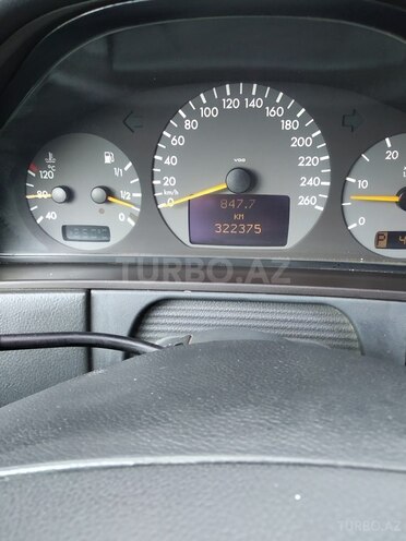 Mercedes E 270 2001, 322,000 km - 2.7 l - Bakı