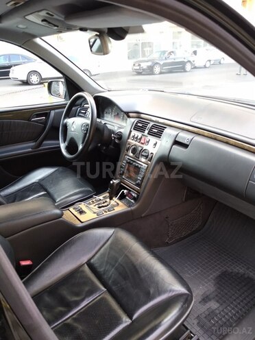 Mercedes E 270 2001, 322,000 km - 2.7 l - Bakı
