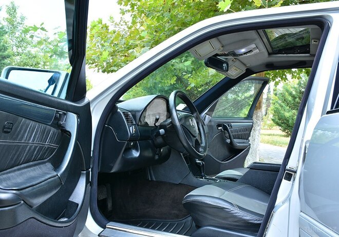 Mercedes C 230 2000, 215,000 km - 2.3 l - İmişli