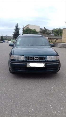 Opel Vectra 1994, 318,000 km - 1.6 л - Quba
