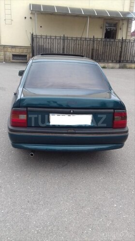 Opel Vectra 1994, 318,000 km - 1.6 л - Quba