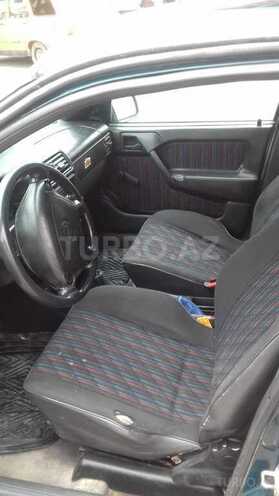 Opel Vectra 1994, 318,000 km - 1.6 л - Quba