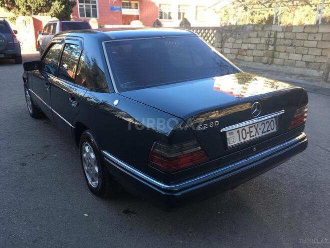 Mercedes E 220 1995, 215,677 km - 2.2 l - Bakı
