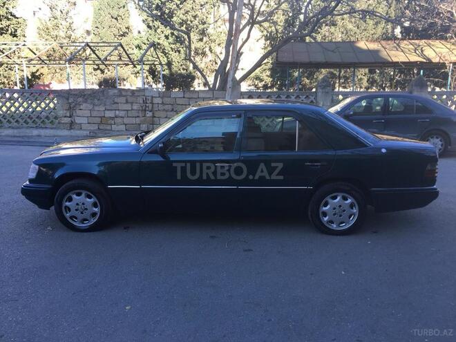 Mercedes E 220 1995, 215,677 km - 2.2 l - Bakı