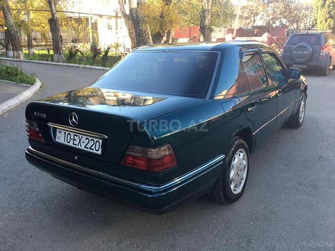 Mercedes E 220 1995, 215,677 km - 2.2 l - Bakı