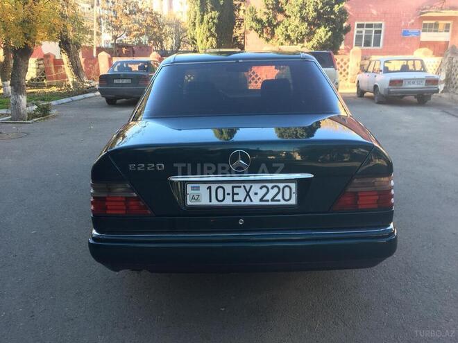 Mercedes E 220 1995, 215,677 km - 2.2 l - Bakı