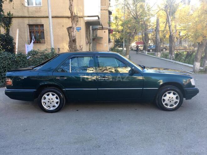 Mercedes E 220 1995, 215,677 km - 2.2 l - Bakı