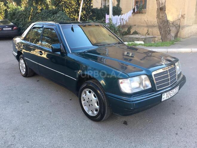 Mercedes E 220 1995, 215,677 km - 2.2 l - Bakı