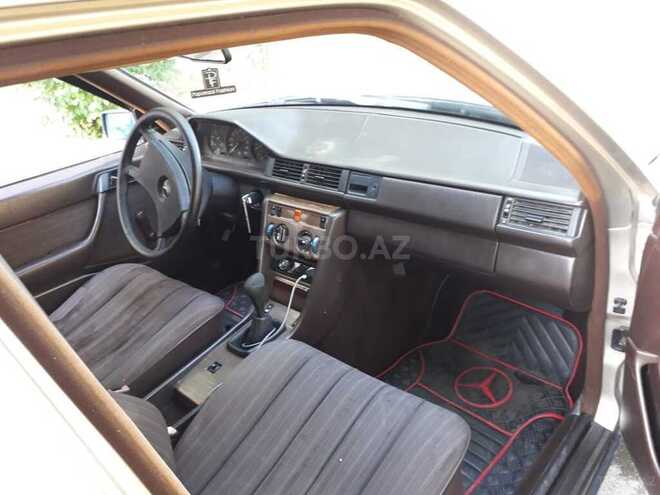 Mercedes E 230 1988, 259,860 km - 2.3 l - Bakı