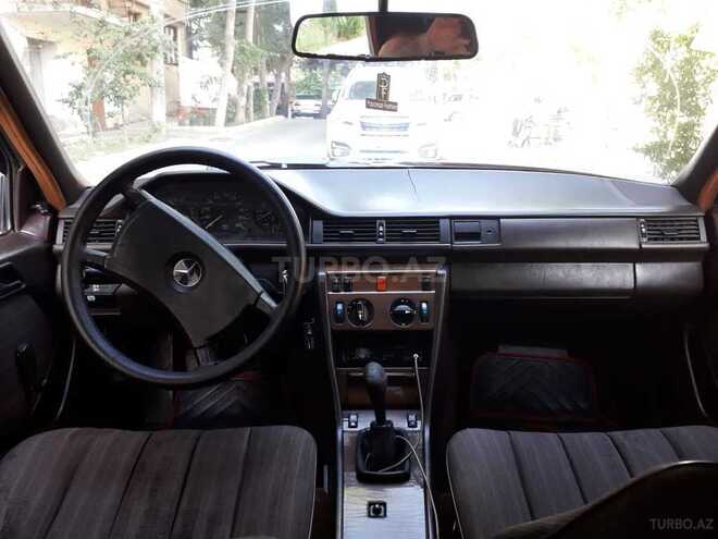 Mercedes E 230 1988, 259,860 km - 2.3 l - Bakı