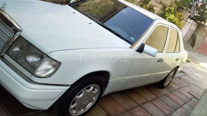 Mercedes E 200 1993, 425,139 km - 2.0 л - Bakı