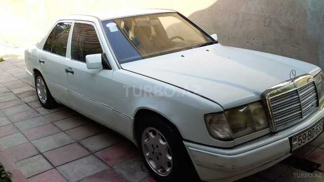 Mercedes E 200 1993, 300,000 km - 2.0 l - Bakı