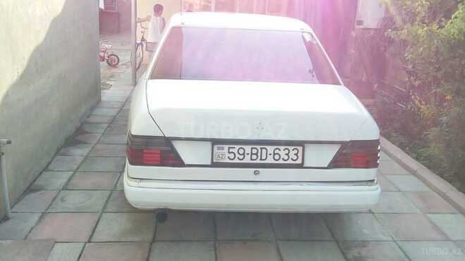Mercedes E 200 1993, 300,000 km - 2.0 l - Bakı
