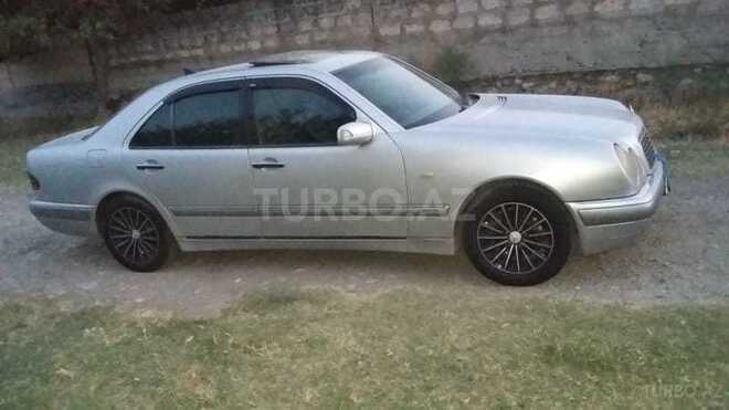 Mercedes E 220 1997, 350,000 km - 2.2 l - Bakı