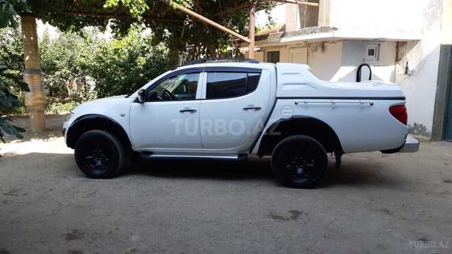 Mitsubishi L200 2015, 116,000 km - 2.5 l - Bakı