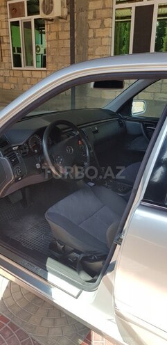Mercedes E 240 2001, 100,000 km - 2.6 l - Bərdə
