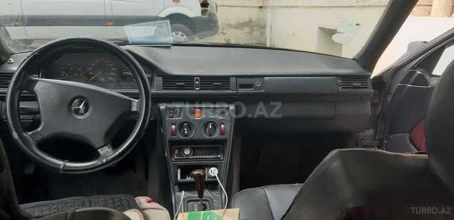 Mercedes E 230 1992, 298,000 km - 2.3 l - Bakı