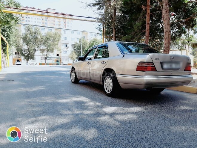 Mercedes E 200 1993, 420,000 km - 2.0 l - Sumqayıt