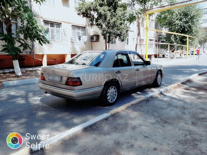 Mercedes E 200 1993, 420,000 km - 2.0 l - Sumqayıt