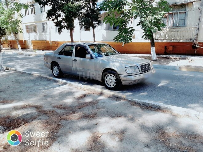 Mercedes E 200 1993, 420,000 km - 2.0 l - Sumqayıt