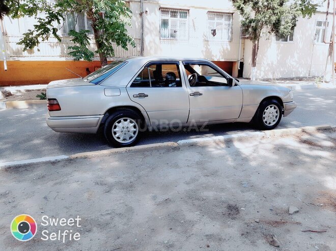 Mercedes E 200 1993, 420,000 km - 2.0 l - Sumqayıt