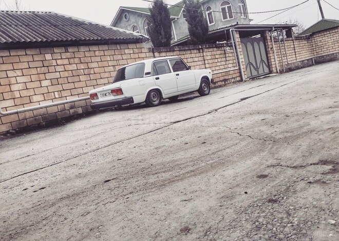 LADA (VAZ) 2107 2003, 300,000 km - 0.2 l - Zaqatala