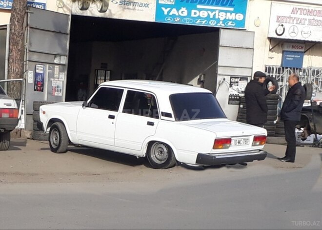 LADA (VAZ) 2107 2003, 300,000 km - 0.2 l - Zaqatala