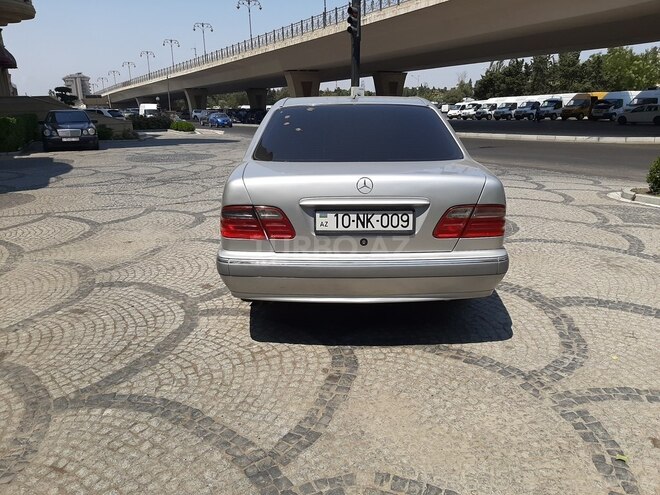 Mercedes E 240 2001, 315,000 km - 2.6 l - Bakı