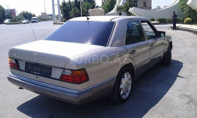 Mercedes E 230 1987, 152,354 km - 2.3 l - Bərdə
