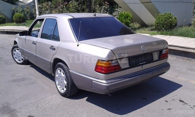 Mercedes E 230 1987, 152,354 km - 2.3 l - Bərdə