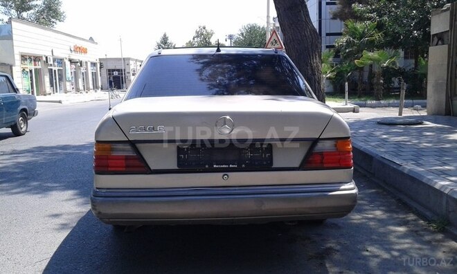 Mercedes E 230 1987, 152,354 km - 2.3 l - Bərdə