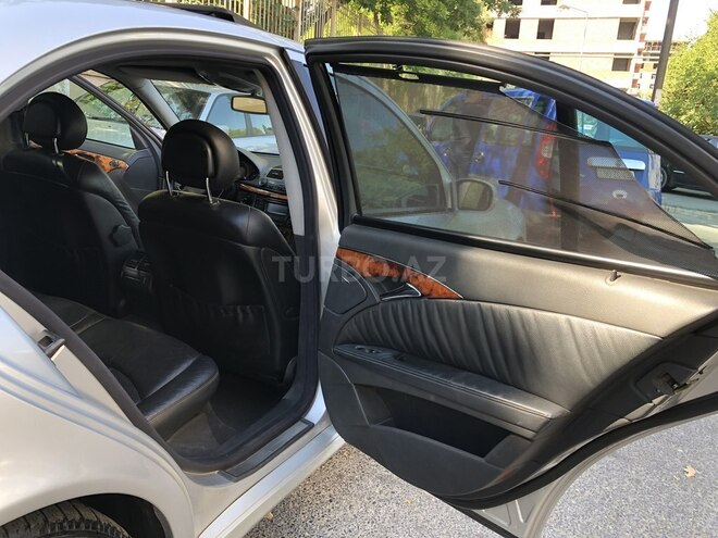 Mercedes E 220 2004, 260,000 km - 2.2 l - Bakı