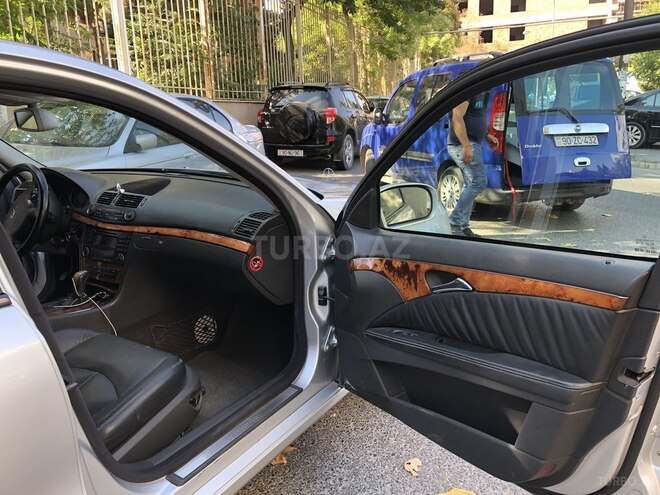Mercedes E 220 2004, 260,000 km - 2.2 l - Bakı