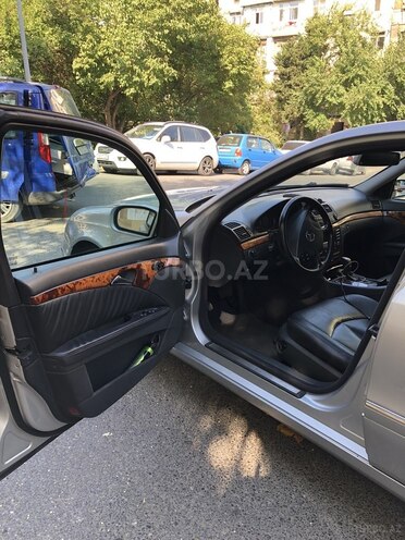 Mercedes E 220 2004, 260,000 km - 2.2 l - Bakı