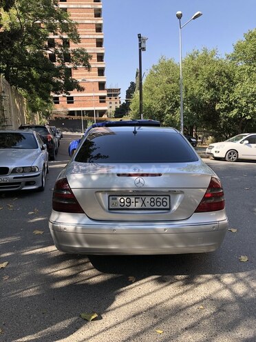 Mercedes E 220 2004, 260,000 km - 2.2 l - Bakı