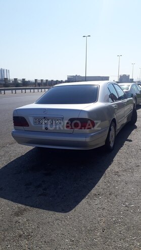 Mercedes E 220 2001, 520,000 km - 2.2 l - Bakı