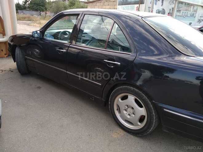 Mercedes E 260 2000, 281,000 km - 2.6 l - Quba