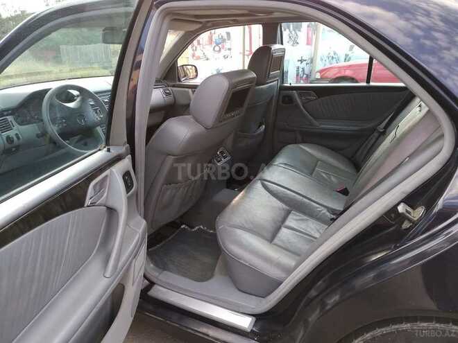 Mercedes E 260 2000, 281,000 km - 2.6 l - Quba