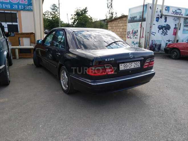 Mercedes E 260 2000, 281,000 km - 2.6 l - Quba