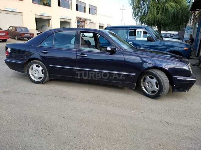 Mercedes E 260 2000, 281,000 km - 2.6 l - Quba