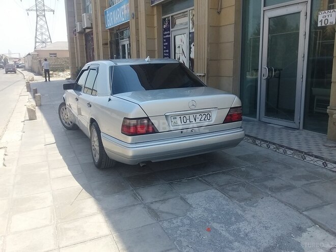 Mercedes E 220 1995, 378,500 km - 2.2 л - Bakı