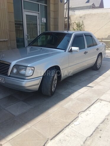 Mercedes E 220 1995, 378,500 km - 2.2 л - Bakı