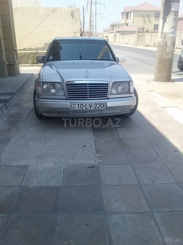 Mercedes E 220 1995, 378,500 km - 2.2 л - Bakı
